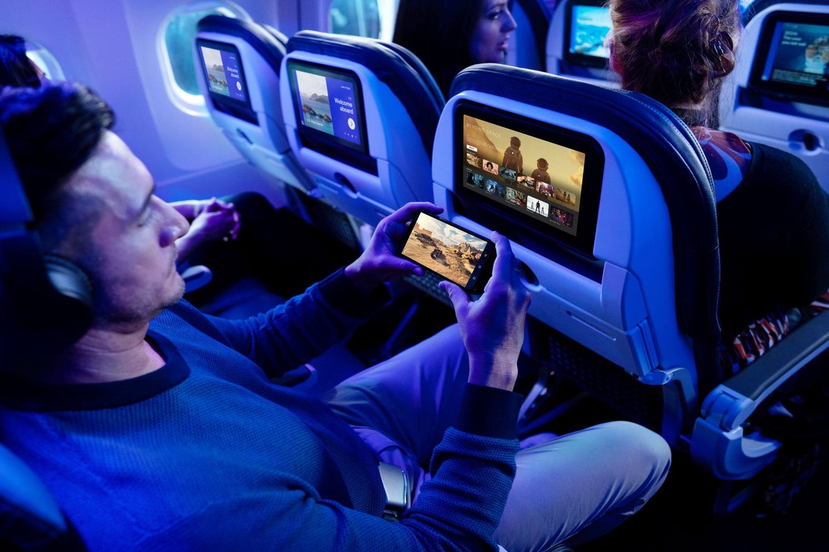 United Airlines launches free Starlink wifi on mainline 737 flights — passengers can now stream movies at 38,000 feet United Airlines launches free Starlink wifi on mainline 737 flights — passengers can now stream movies at 38,000 feet